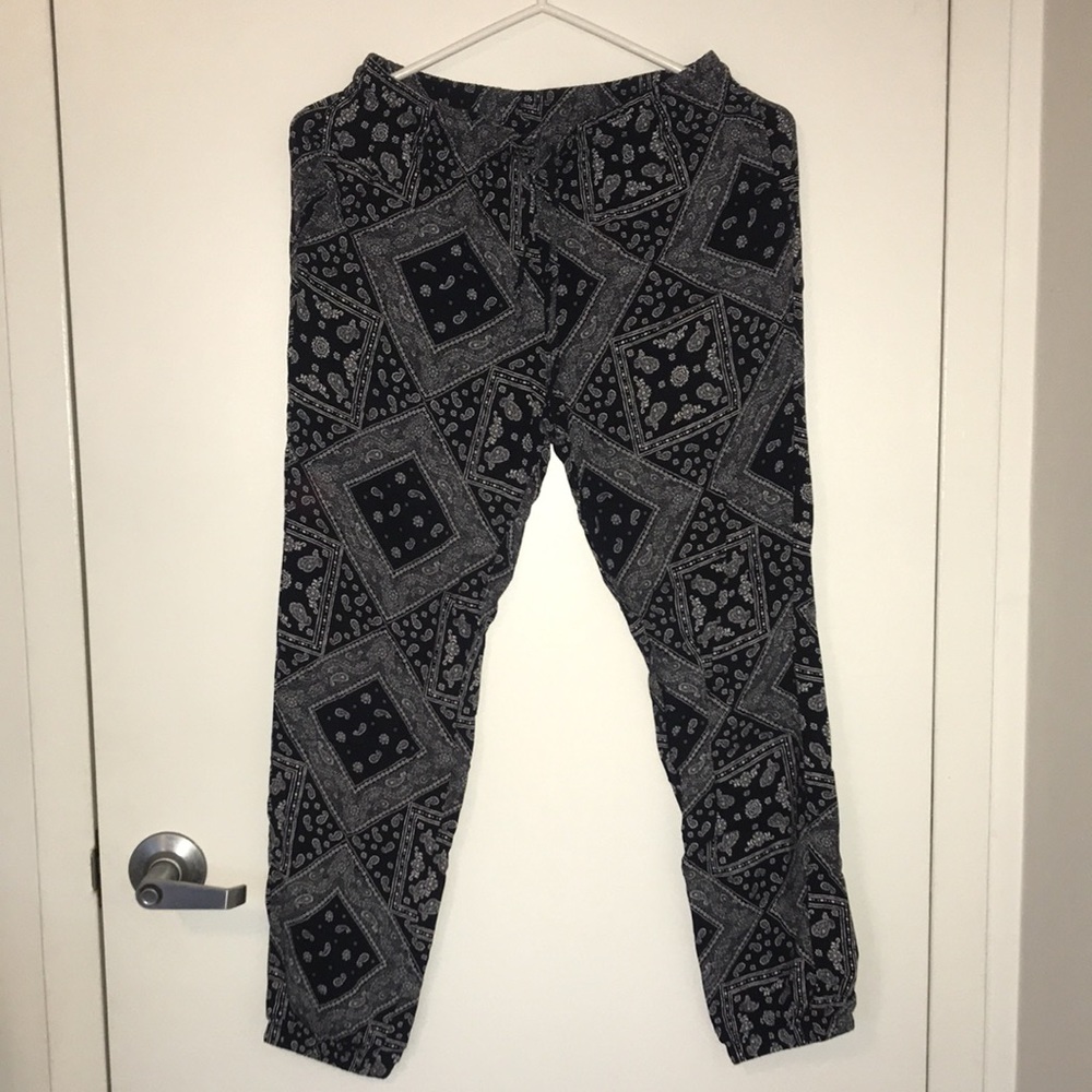 ❤️ Navy paisley jogger pants with pockets